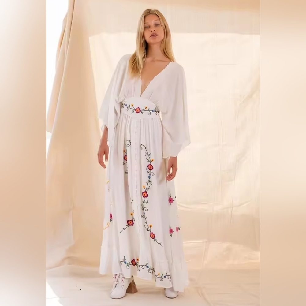 Chic White Floral Embroidered Long Sleeve Dress - Picture 3 of 15